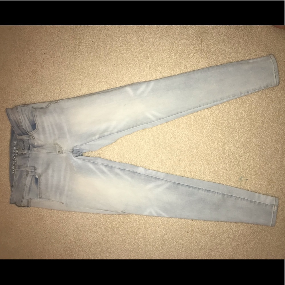 american eagle light wash super stretchy jeans